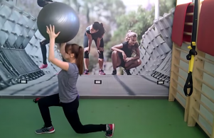 Iskorak sa pilates loptom